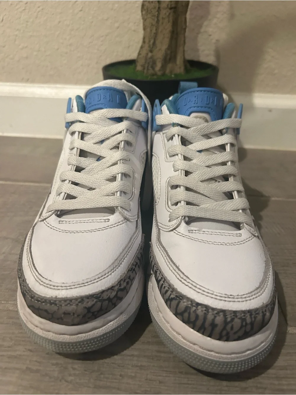 Jordan Men's White and Light Blue Retro Sneakers